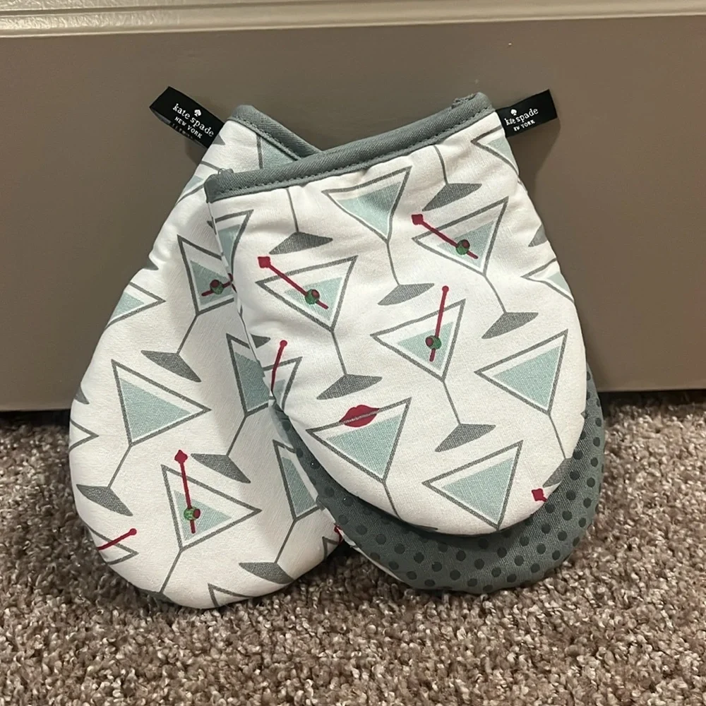 Kate Spade Oven Mitts (2)